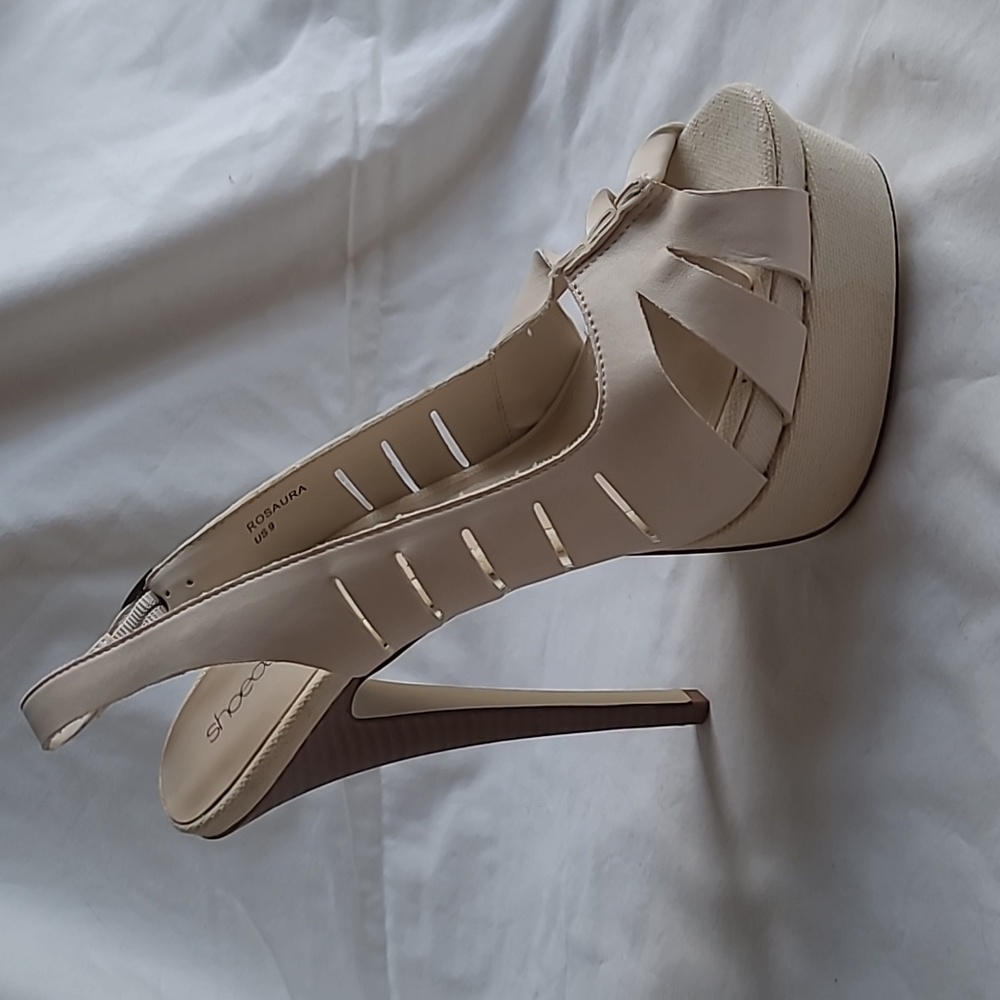 Size 9 cream open toed platform high heel shoes
